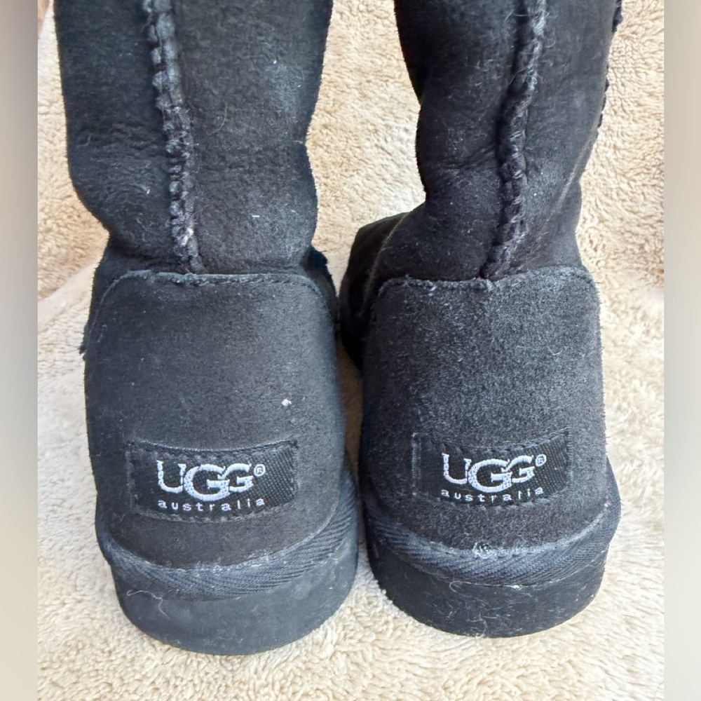 UGG Classic Tall II $220 Womens Black Suede Sheepskin Lined Boots Sz 8 EUC - Picture 5 of 8